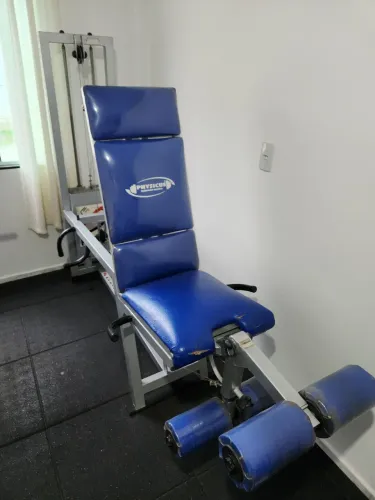 Cadeira  extensora e mesa flexora, profissional,  marca physicus, ótimo estado. 