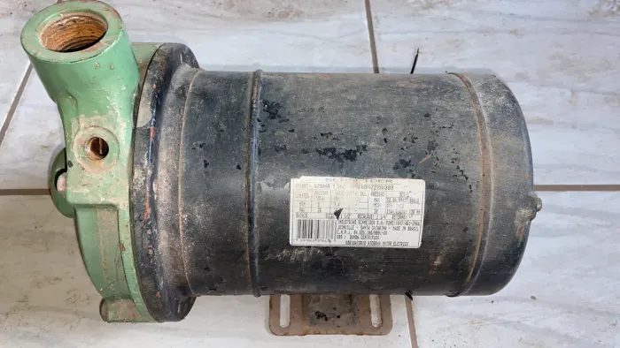 Bomba centrifuga 1,5 cv trifásica usada