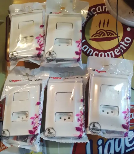 Kit 5 unidades tomadas/interruptores PIAL LEGRAND