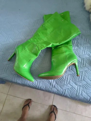 Bota couro nova usei uma vez 37