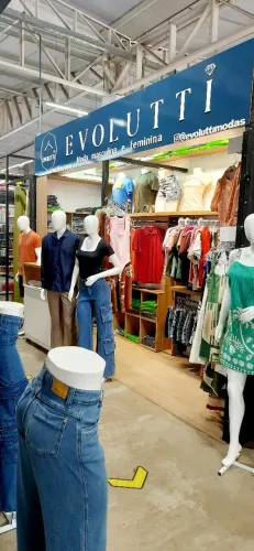Vendo ou troco por carro loja de roupas