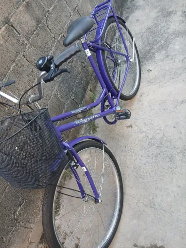 Vende-se Bicicleta nova, comprada na casa usada 3 vezes somente.