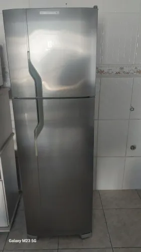 Geladeira electrolux DF35X 261L