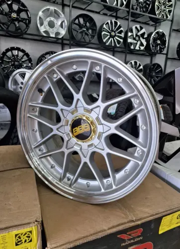 Jogo de Rodas Aro 18x8 BBS Gold Star Universais Seminovas