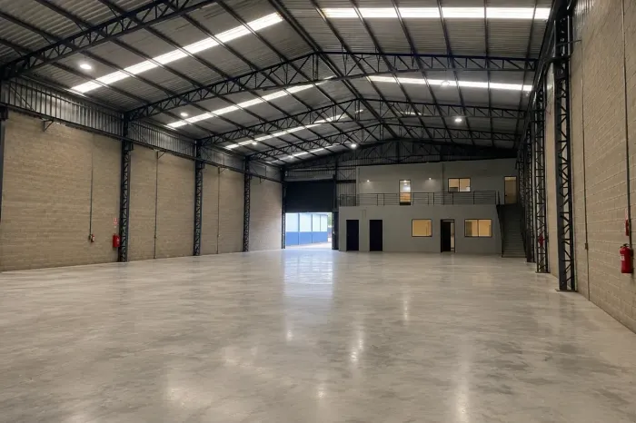 Imóvel para aluguel possui 1200 metros quadrados em Distrito Industrial I - Manaus - AM