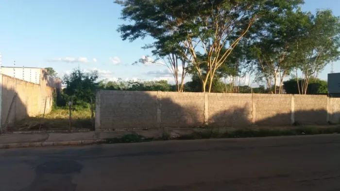 Vendo terreno na Rua das Maravilhas, Cáceres-MT. OTIMA OPORTUNIDADE.