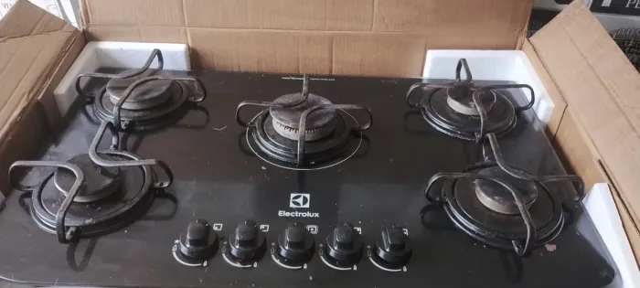 Vendo Cooktop 5 bocas Eletrolux precisa de reparo em uma boca.