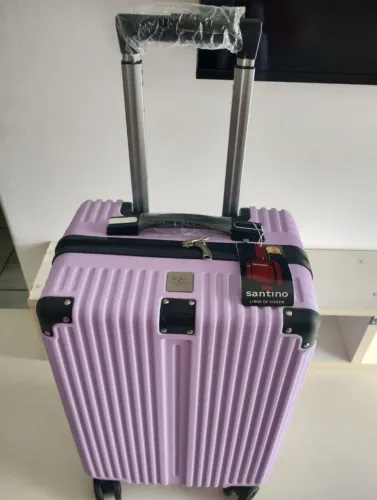 Mala de bordo , 10kg marca Santino . Giro 360 graus , cadeado externo .