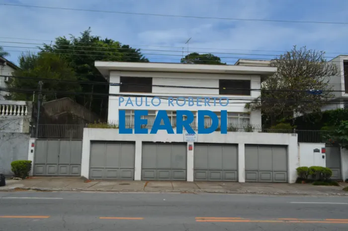 CASA ASSOBRADADA - CIDADE JARDIM - SP