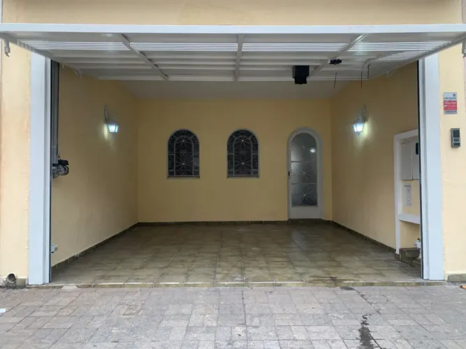 Alugo casa térrea com 2 quartos na Mooca.