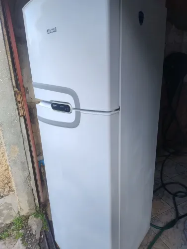 Vendo geladeira semi nova 4 meses de uso