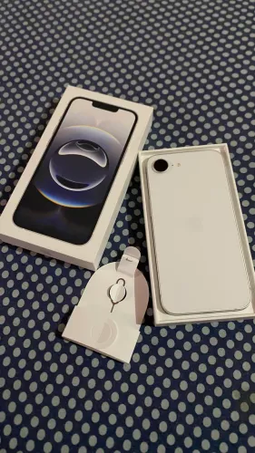 Vendo iPhone 16E original 128 GB garantia da Apple ainda .