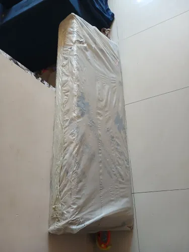 Escrivaninha nova na caixa