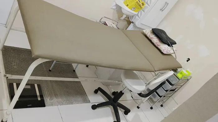 Vende se maca fixa de 2.00/.80.