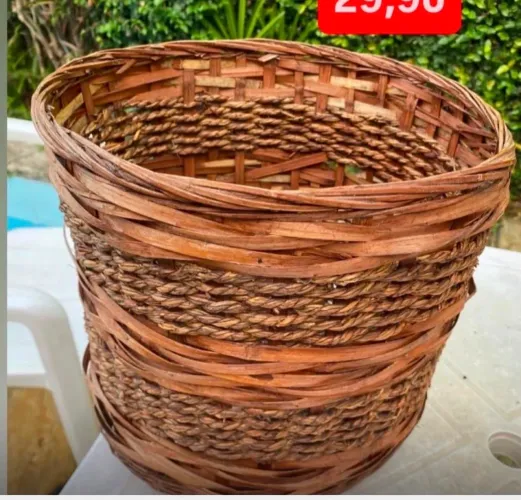 Lindo cachepô em vime para folhagem