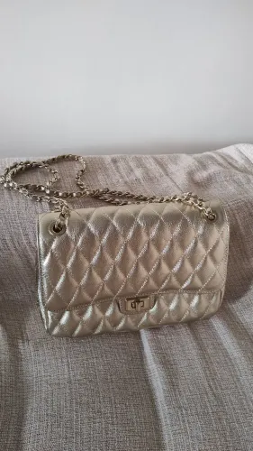 Vendo Bolsa de Couro Legítimo, na Cor Dourada, tamanho Médio da marca Dzum