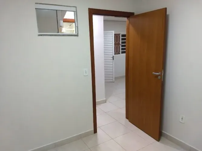 Casa de Fundos - 2 Quartos - Cruzeiro