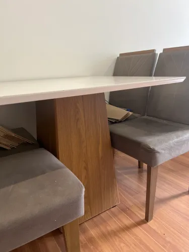 MESA DE JANTAR 4 LUGARES