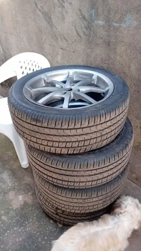 Vendo jogo de rodas aro 17 pneu 225/45 4 pneu zero faço 2.500  