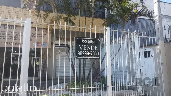 Sobrado para comprar com 4 dormitórios, 2 suites, 4 vagas, terceiro pavimento com salão de