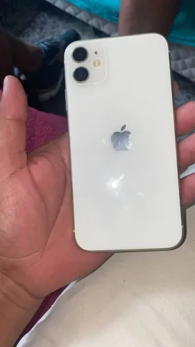 Vendo iPhone 11 64gb todo original valor 800 WhatsApp *88