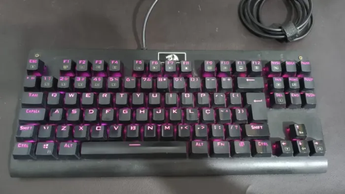 Teclado Mecânico Redragon Dark Avenger Preto Switch Marron K568R