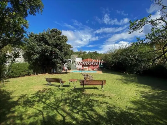 Casa à venda em Carapicuíba, Granja Viana, com 3 suítes, com 285 m², Chácara Vale do Rio C