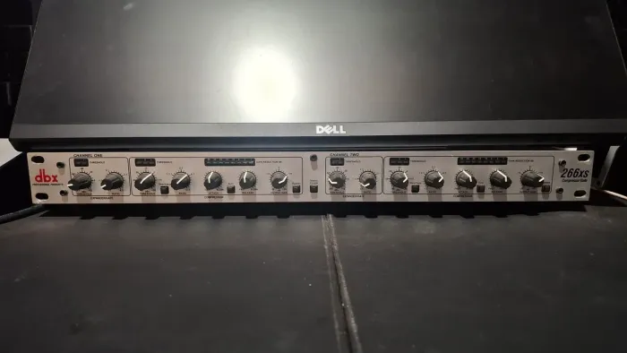 Compressor/limiter dbx 266xs - Usado