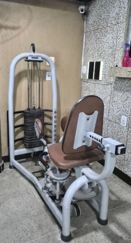 Aparelho de musculação cadeira adutora/ abdutora 