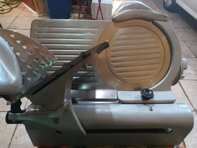Cortado ou Fatiado de Frio Semi automática 110V