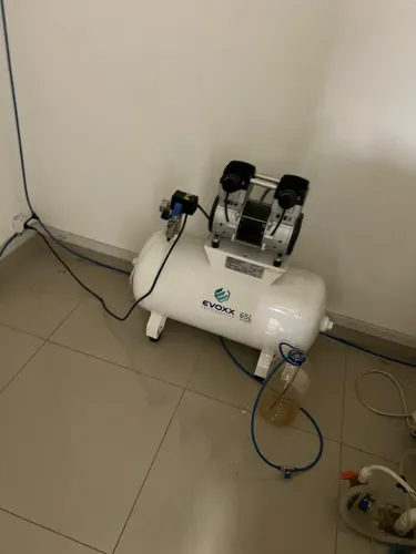Compressor de ar odontológico evoxx 65L bivolt 