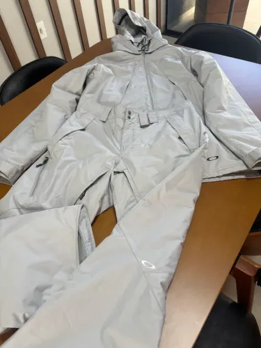 Conjunto Snow Oakley - usado uma única vez 