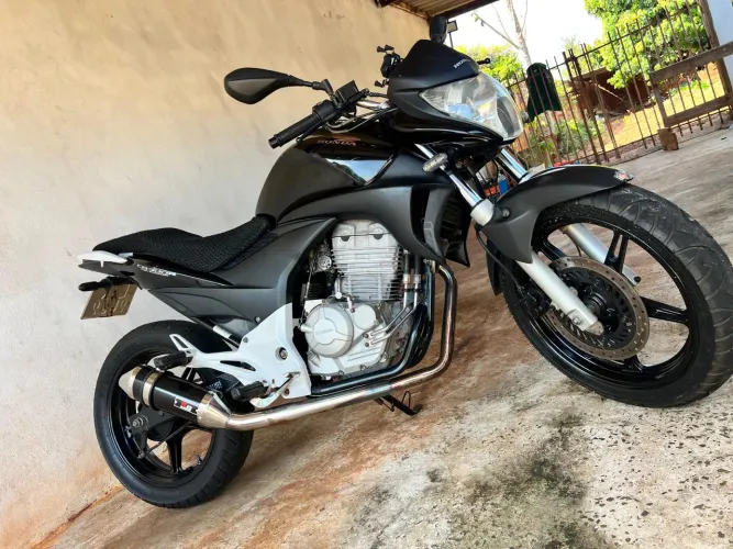 Vende-se cb300r 2011