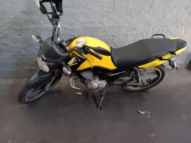 Fan 125 completa do ano 2014 valor 9.900 troco aceito troca em carro utilitarios 