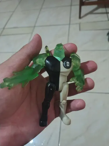Boneco Ben 10 bandai diamante battle ler descrição 