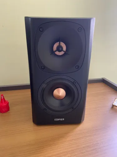 PARA QUEM GOSTA DE QUALIDADE! Monitor de áudio Edifier 360DB
