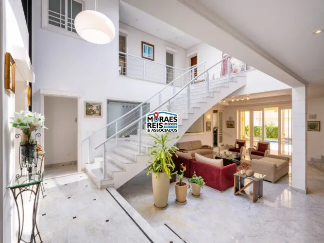 Casa à venda em Condomínio com 5 Quartos e 5 Suítes e 7 Vagas de Garagem