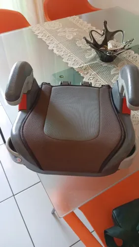 Assento elevado para autos. Perfeito estado.