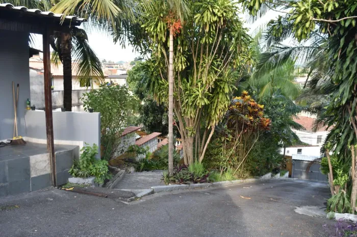 Linda casa, tipo pequeno sítio, em Vila Valqueire, para venda, com piscina, churrasqueiras