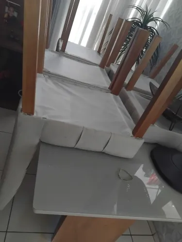 Vendo ótima mesa 6 cadeiras 2 meses de uso