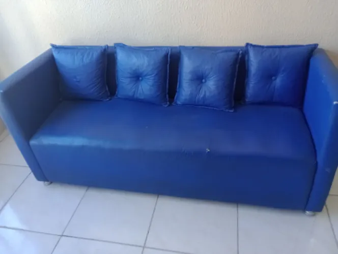 Sofá azul turquesa 3 lugares 