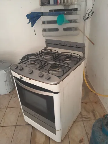 Fogão Brastemp clean 4 bocas ( só o fogão)