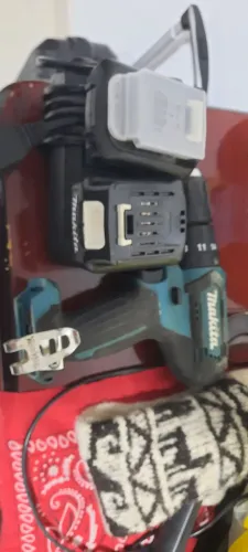 Parafusadeira Maquita 12V com 2 batera e maleta