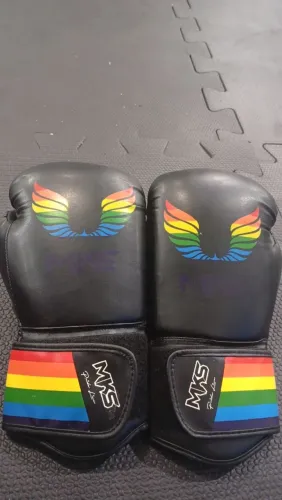 Vende-se luva de boxe
