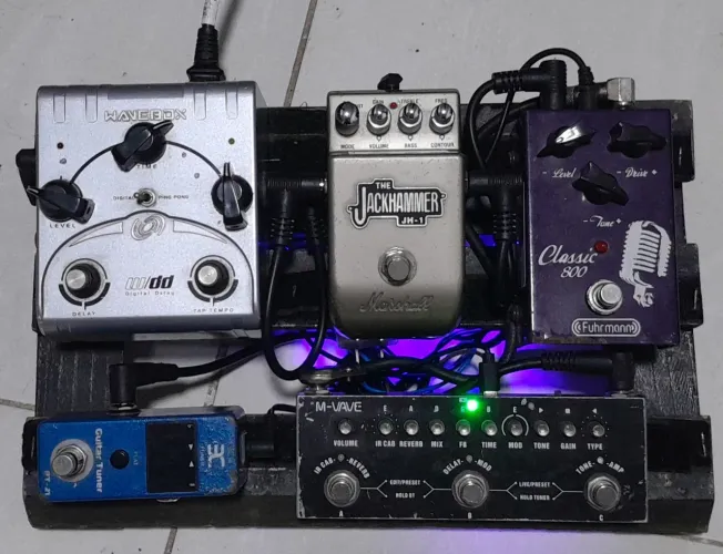 Pedais e pedalboard