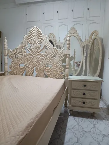 CAMA DE CASAL COM COLCHÃO-PENTEADEIRA E DOIS CRIADOS-PENTEA