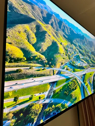 ? TV TCL 50? - Quase Nova, Nota Fiscal, Caixa + Suporte de Parede.
