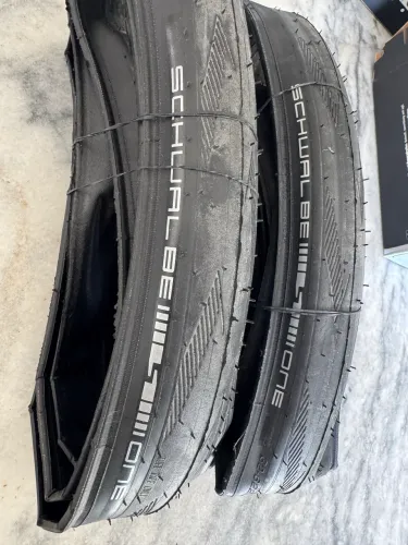 Par de pneus Schwalbe One 700x32 road speed 