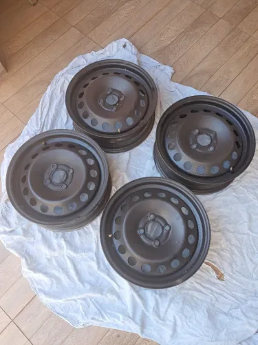 Roda aro 15" Prisma 2018 original. 