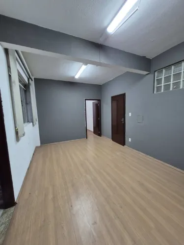 Casa com 3 Quarto(s) e 1 banheiro(s) para Alugar, 52 m² por R$ 722 / Mês